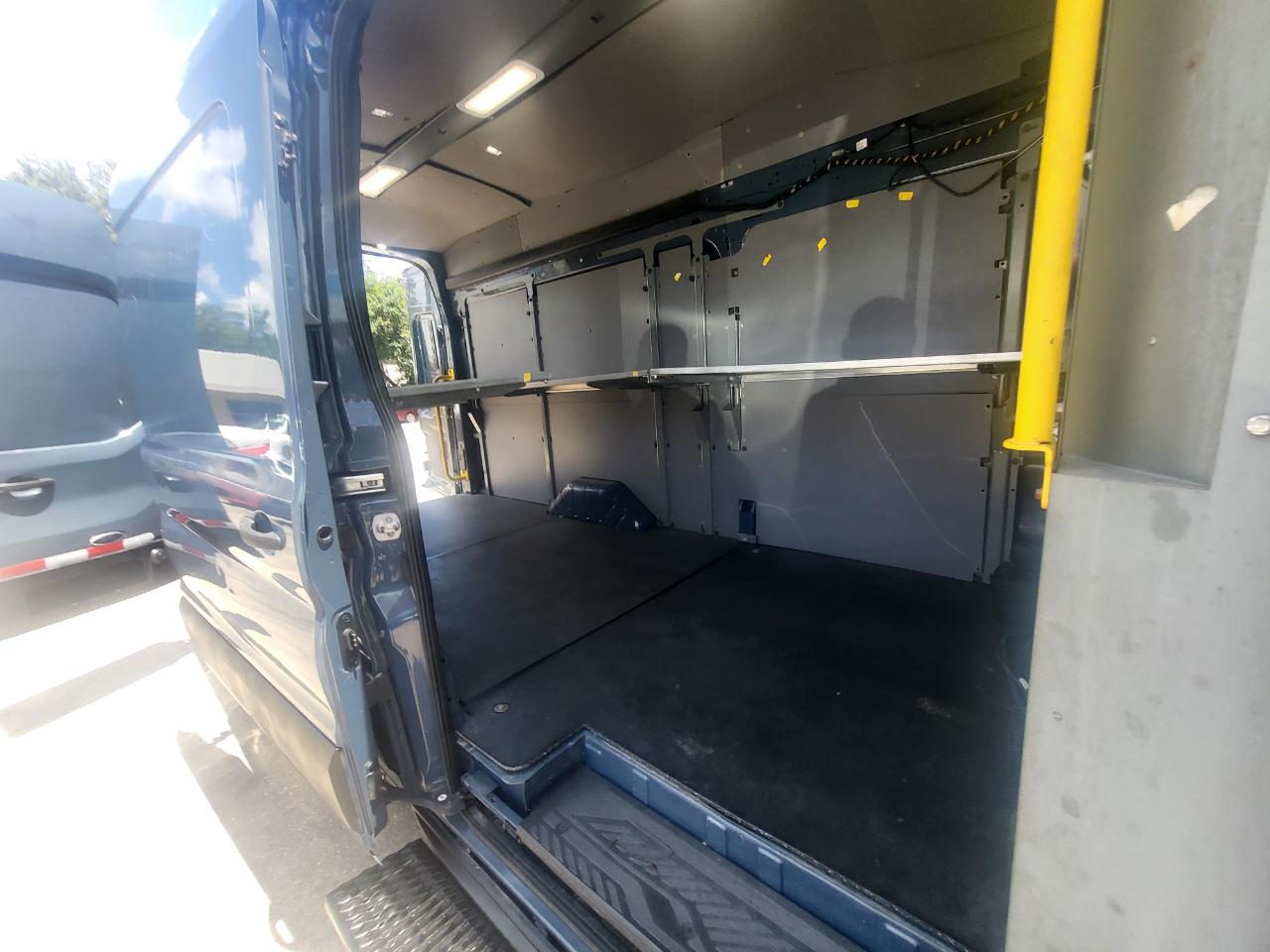Ford Transit 250 Van High Roof w/Sliding Pass. 148-in. WB EL 2020
