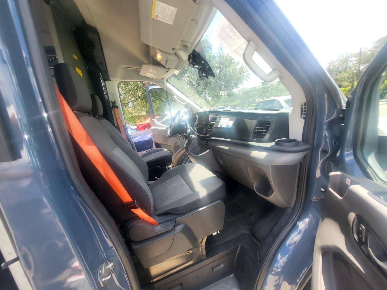 Ford Transit 250 Van High Roof w/Sliding Pass. 148-in. WB EL 2020