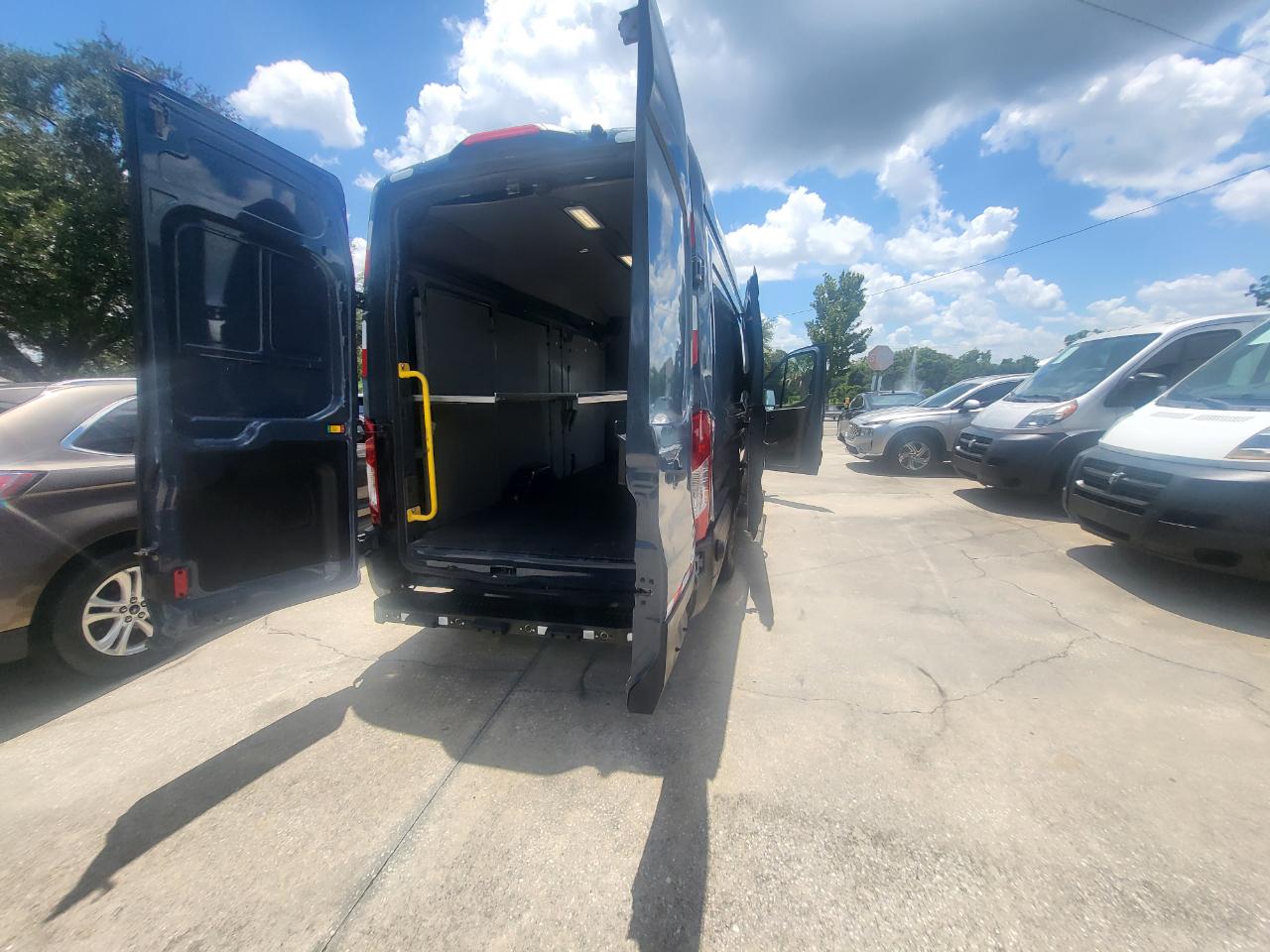 Ford Transit 250 Van High Roof w/Sliding Pass. 148-in. WB EL 2020