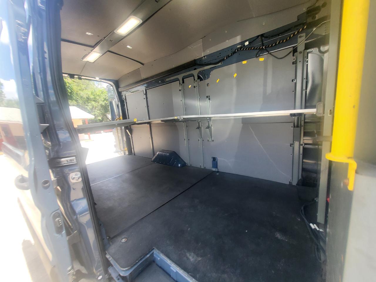 Ford Transit 250 Van High Roof w/Sliding Pass. 148-in. WB EL 2020
