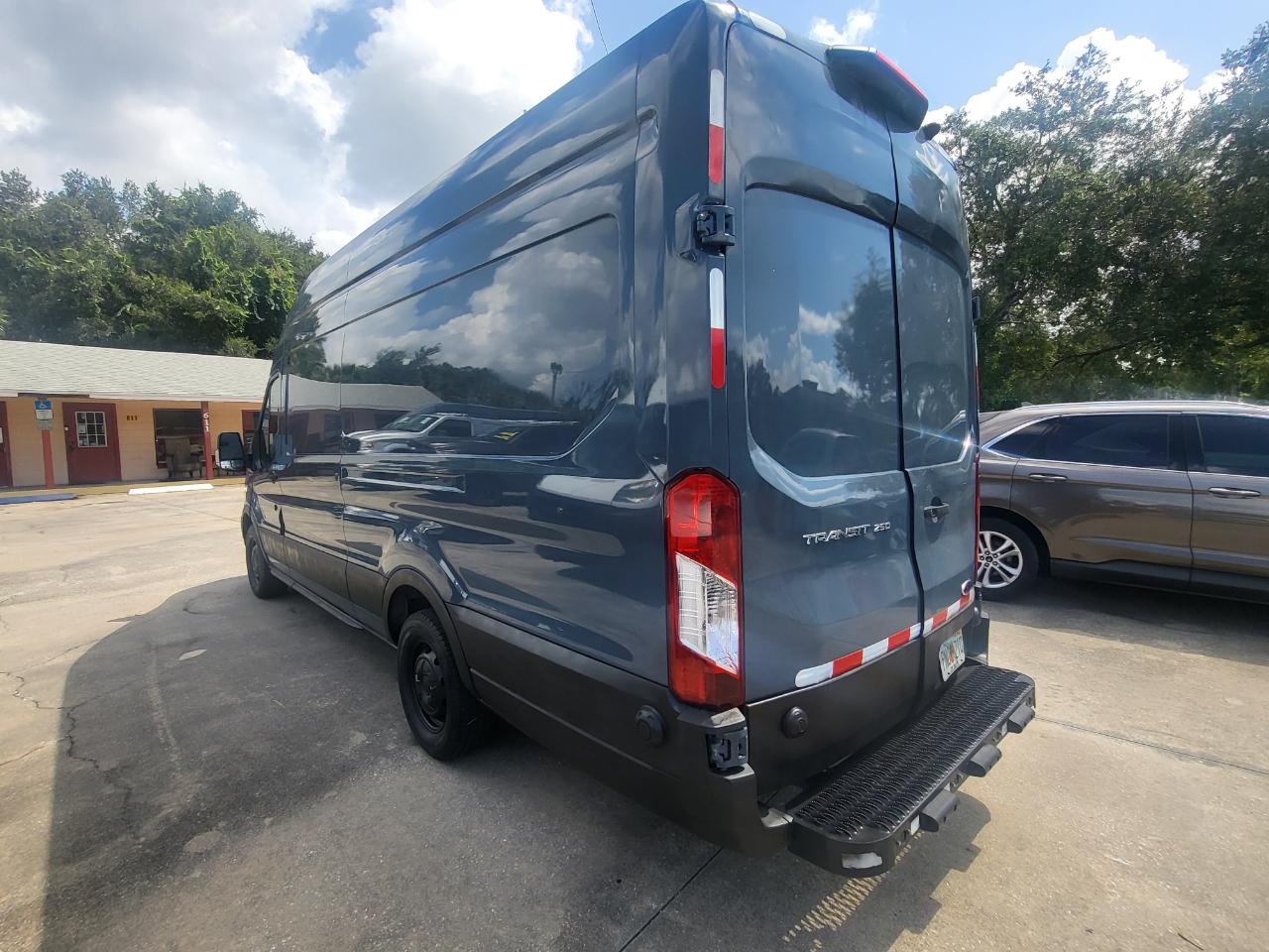Ford Transit 250 Van High Roof w/Sliding Pass. 148-in. WB EL 2020