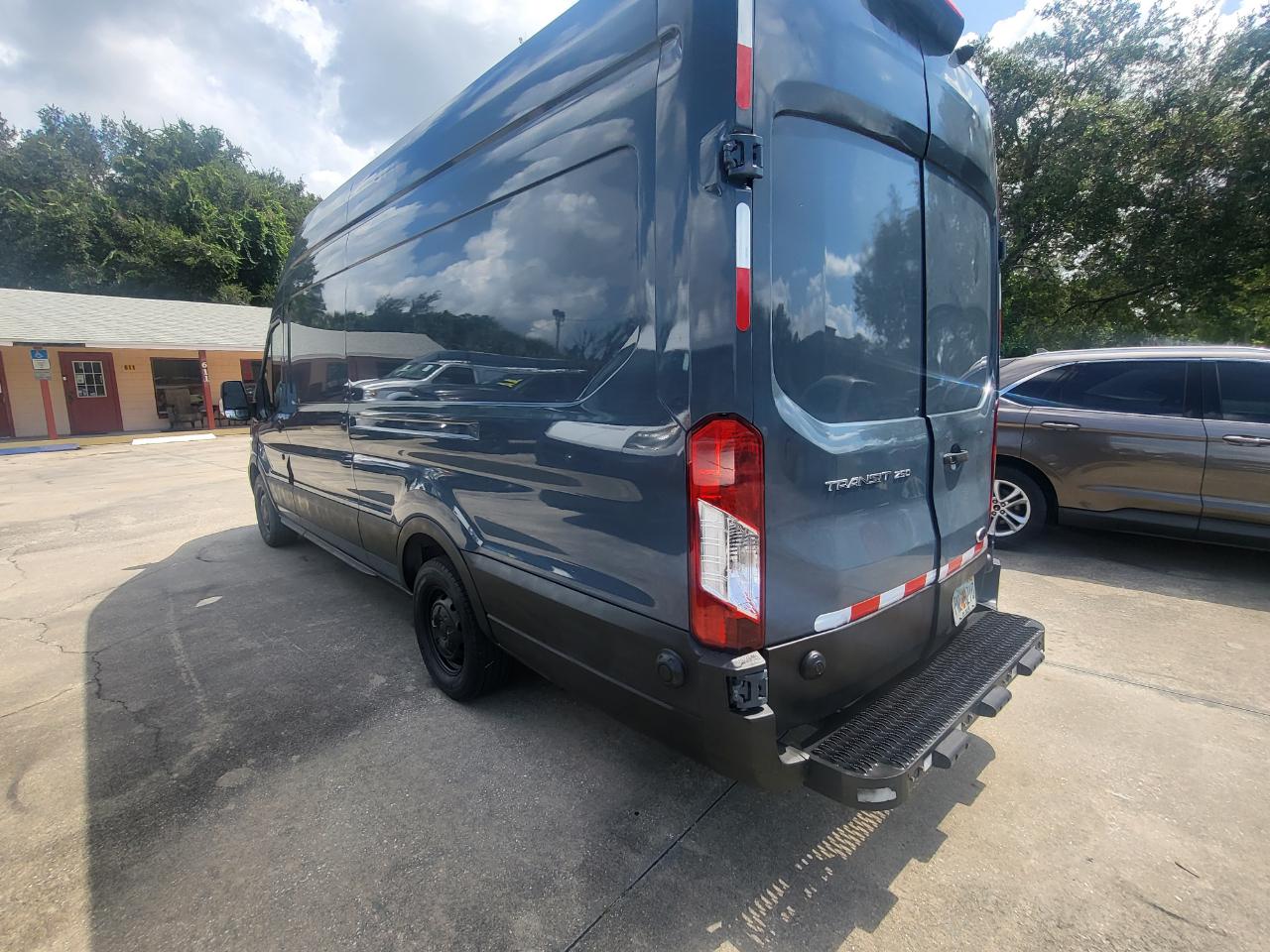 Ford Transit 250 Van High Roof w/Sliding Pass. 148-in. WB EL 2020