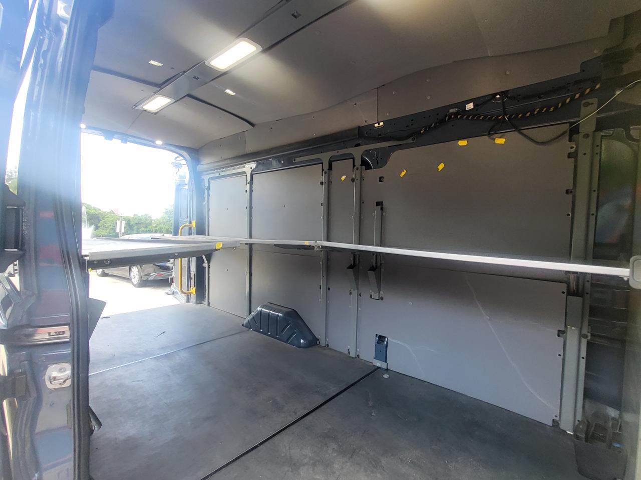 Ford Transit 250 Van High Roof w/Sliding Pass. 148-in. WB EL 2020
