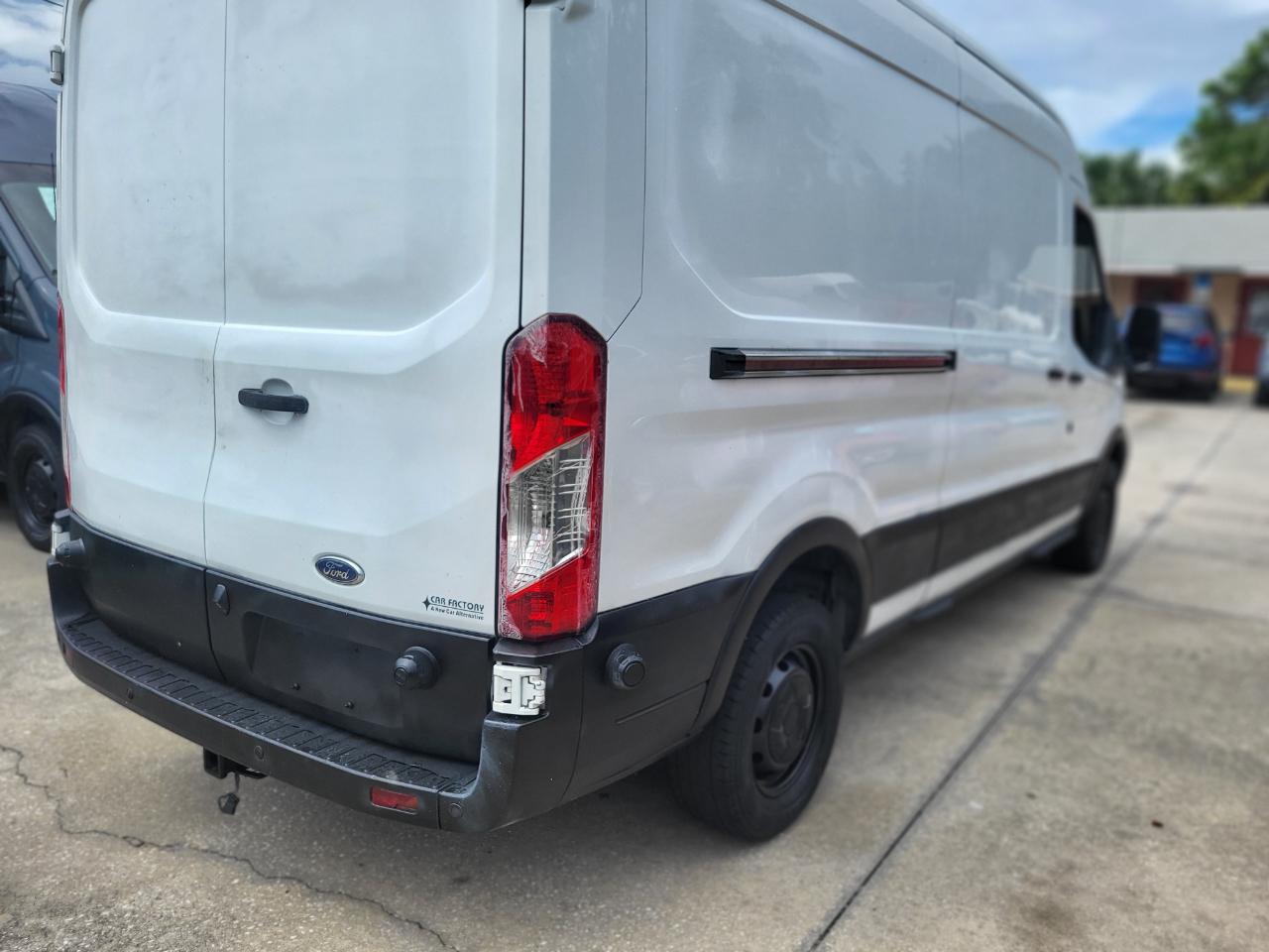 Ford Transit 250 Van Med. Roof w/Sliding Pass. 148-in. WB 2017