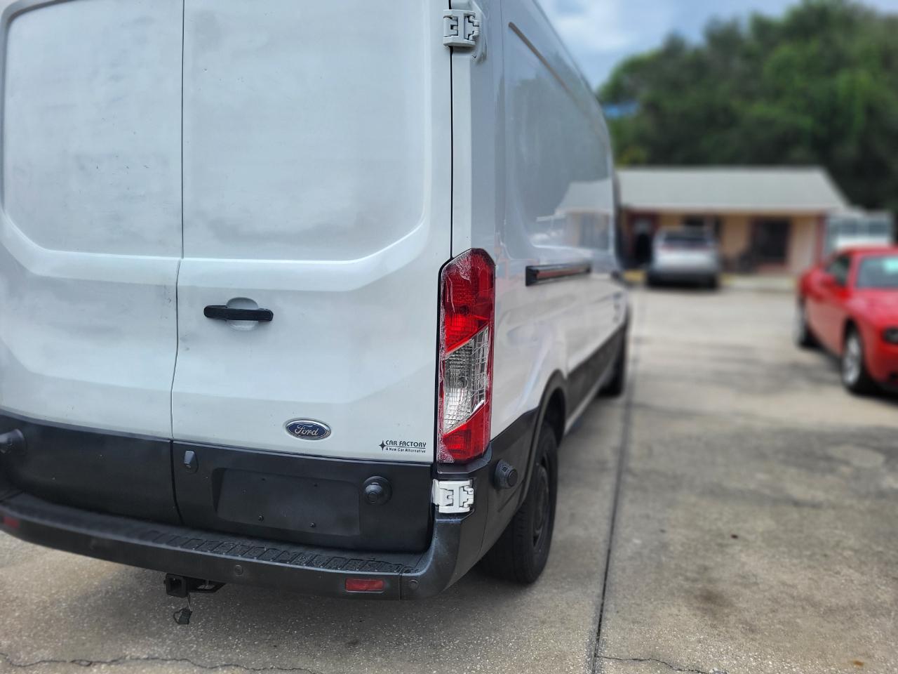 Ford Transit 250 Van Med. Roof w/Sliding Pass. 148-in. WB 2017