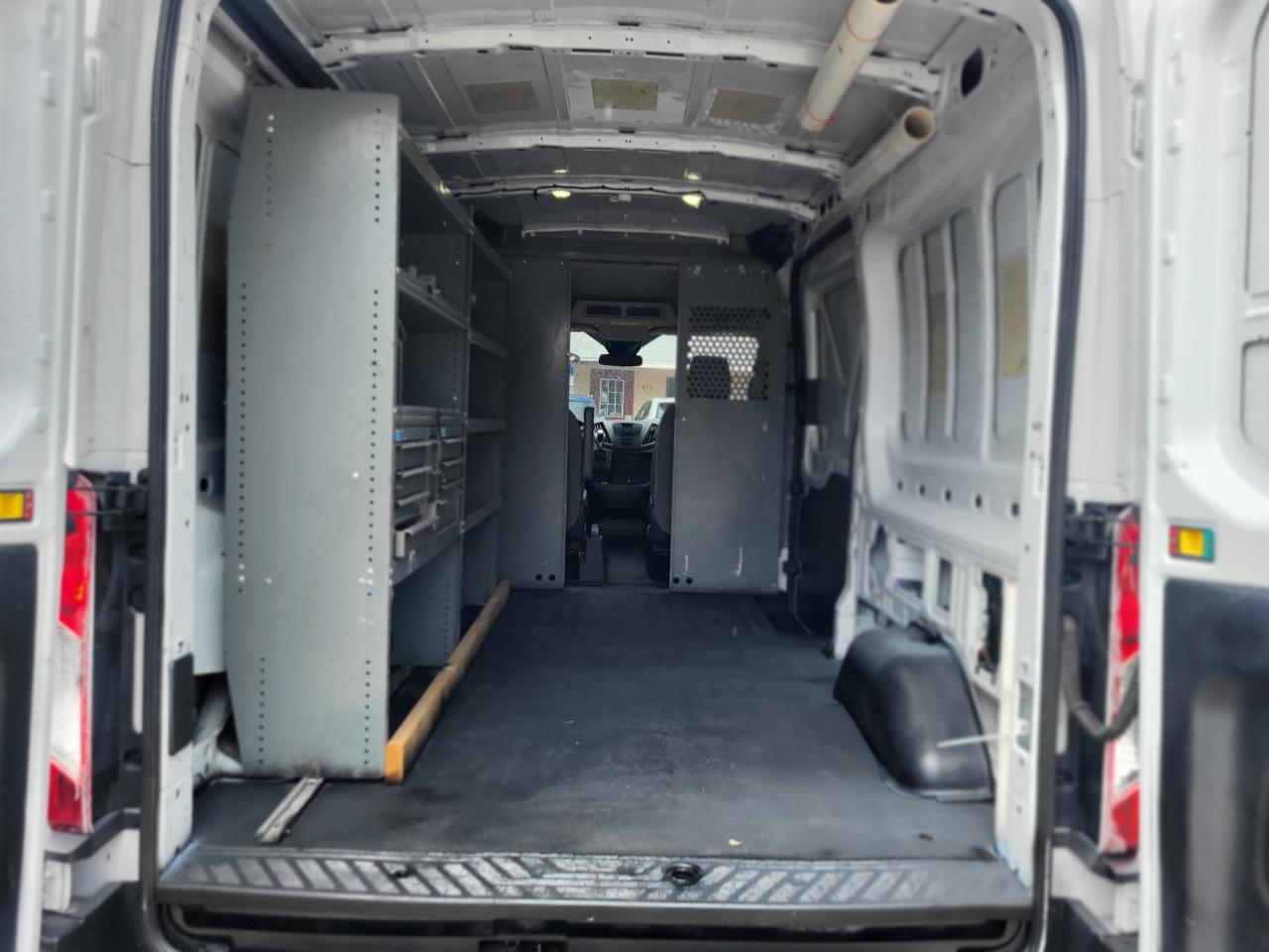 Ford Transit 250 Van Med. Roof w/Sliding Pass. 148-in. WB 2017