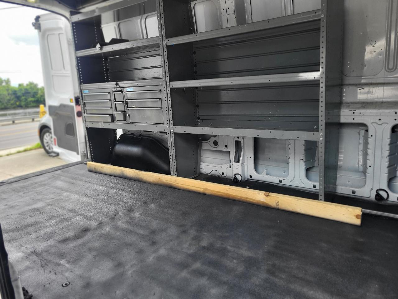 Ford Transit 250 Van Med. Roof w/Sliding Pass. 148-in. WB 2017
