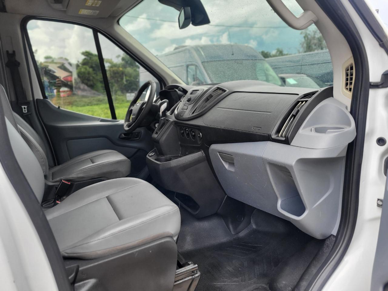 Ford Transit 250 Van Med. Roof w/Sliding Pass. 148-in. WB 2017