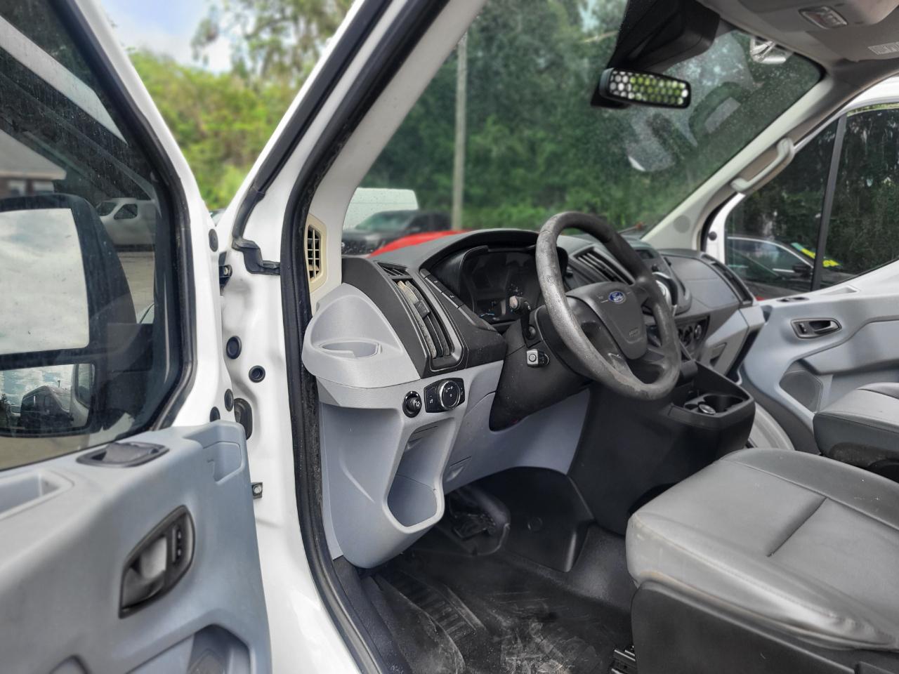 Ford Transit 250 Van Med. Roof w/Sliding Pass. 148-in. WB 2017