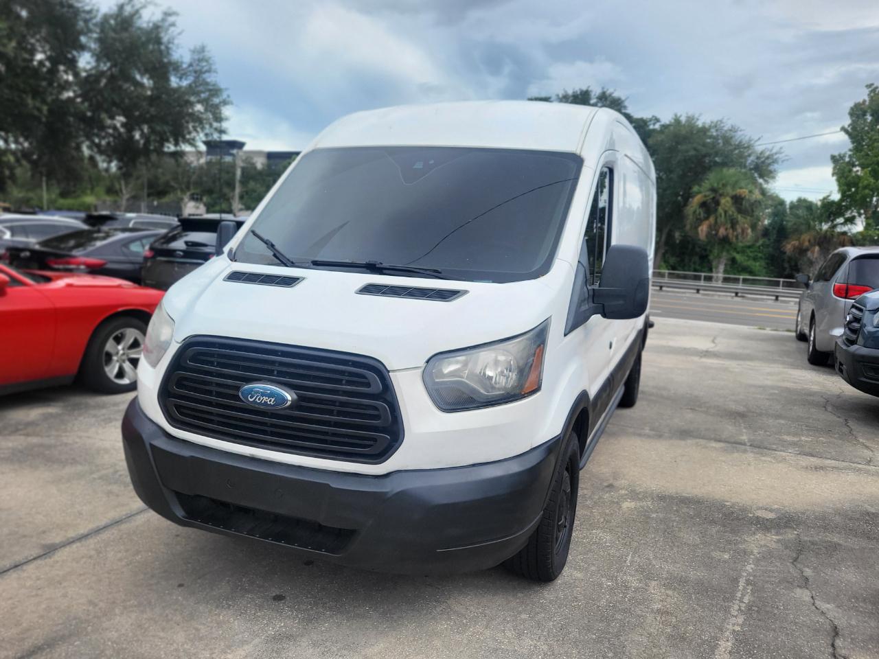 Ford Transit 250 Van Med. Roof w/Sliding Pass. 148-in. WB 2017