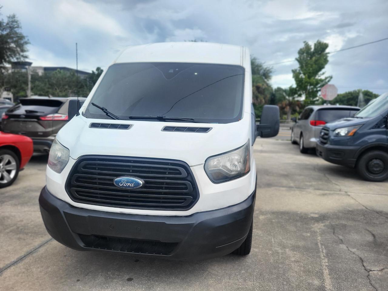 Ford Transit 250 Van Med. Roof w/Sliding Pass. 148-in. WB 2017