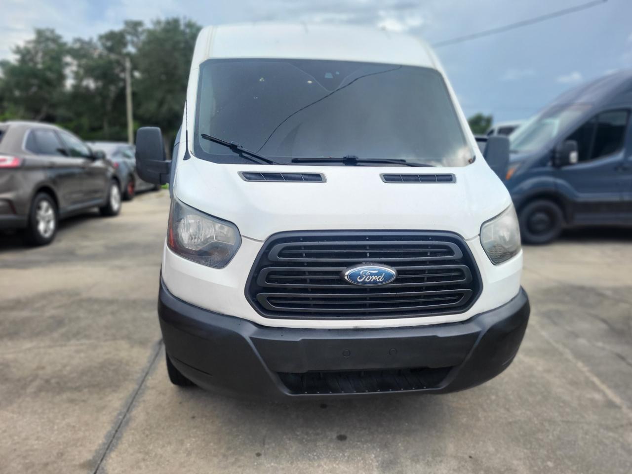 Ford Transit 250 Van Med. Roof w/Sliding Pass. 148-in. WB 2017