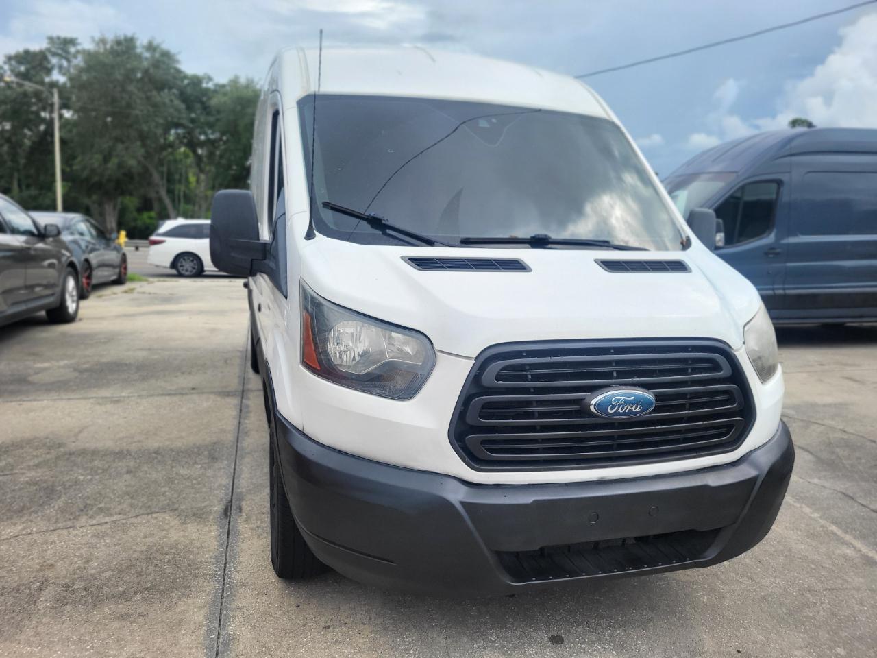 Ford Transit 250 Van Med. Roof w/Sliding Pass. 148-in. WB 2017