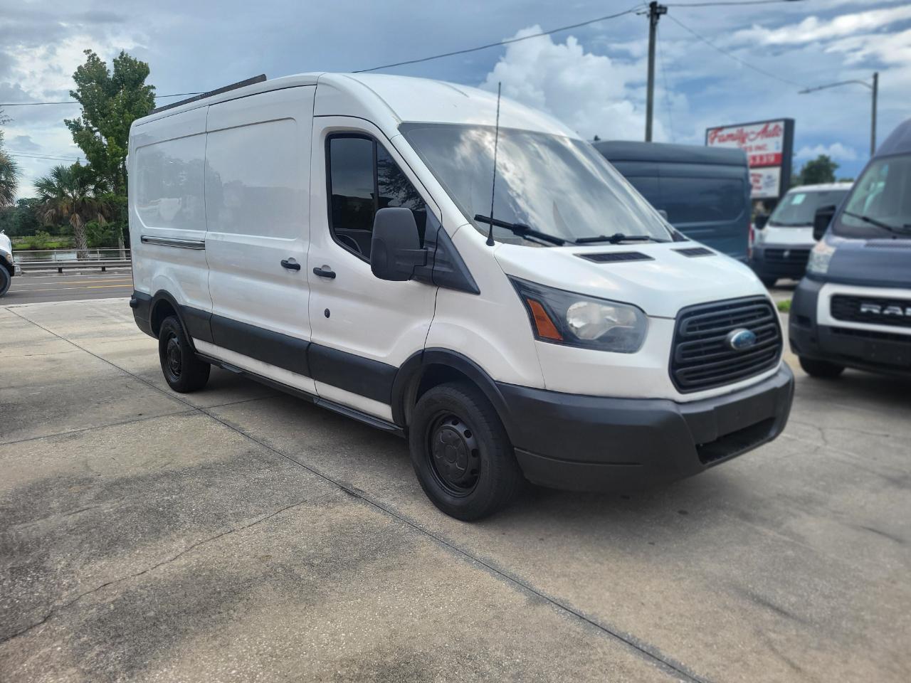 Ford Transit 250 Van Med. Roof w/Sliding Pass. 148-in. WB 2017