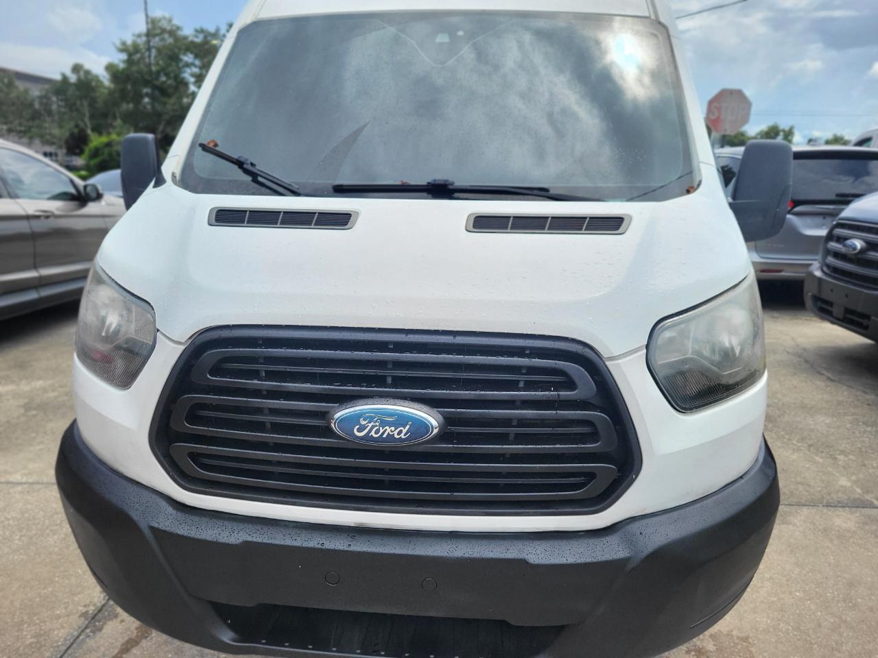 Ford Transit 250 Van Med. Roof w/Sliding Pass. 148-in. WB 2017