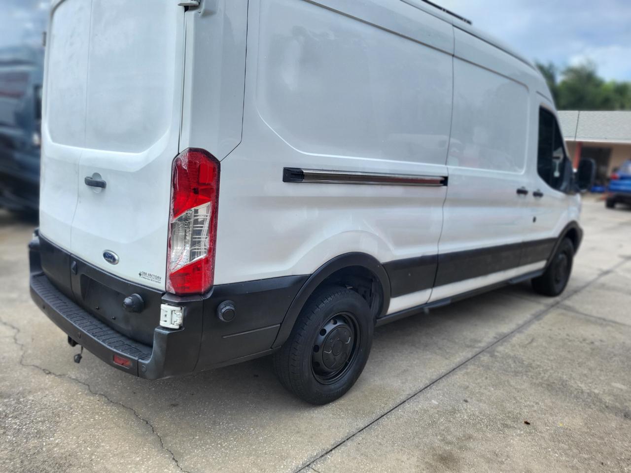 Ford Transit 250 Van Med. Roof w/Sliding Pass. 148-in. WB 2017