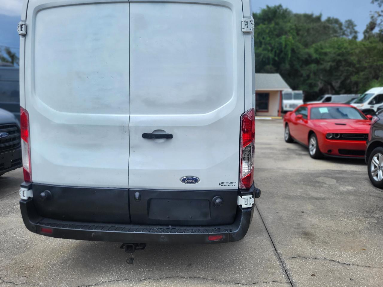 Ford Transit 250 Van Med. Roof w/Sliding Pass. 148-in. WB 2017