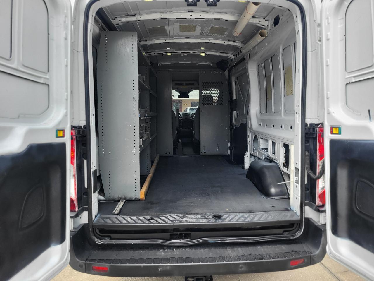 Ford Transit 250 Van Med. Roof w/Sliding Pass. 148-in. WB 2017