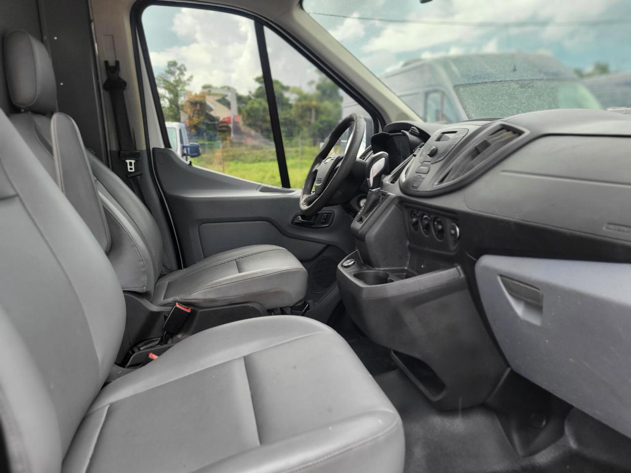 Ford Transit 250 Van Med. Roof w/Sliding Pass. 148-in. WB 2017