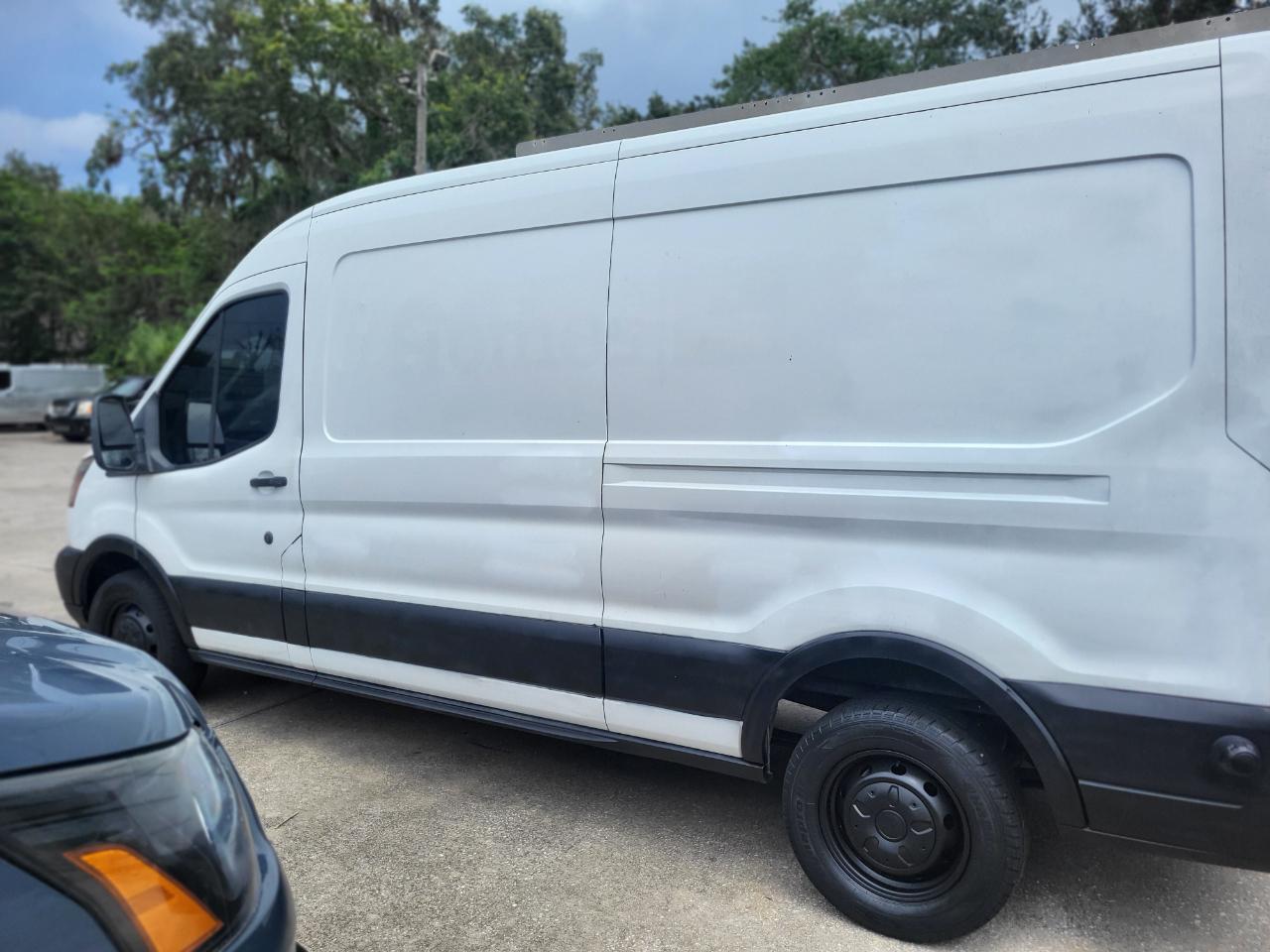 Ford Transit 250 Van Med. Roof w/Sliding Pass. 148-in. WB 2017