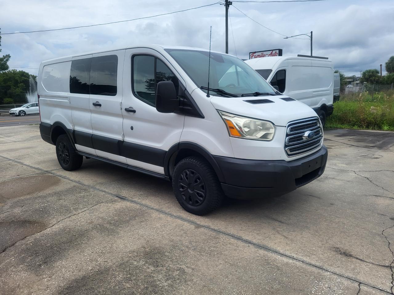 Ford Transit 250 Van Low Roof 60/40 Pass.130-in. WB 2016