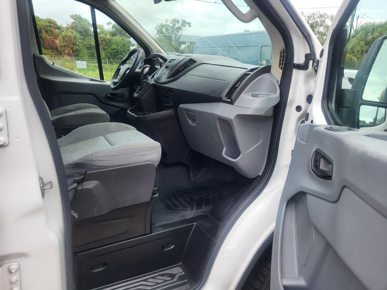 Ford Transit 250 Van Low Roof 60/40 Pass.130-in. WB 2016