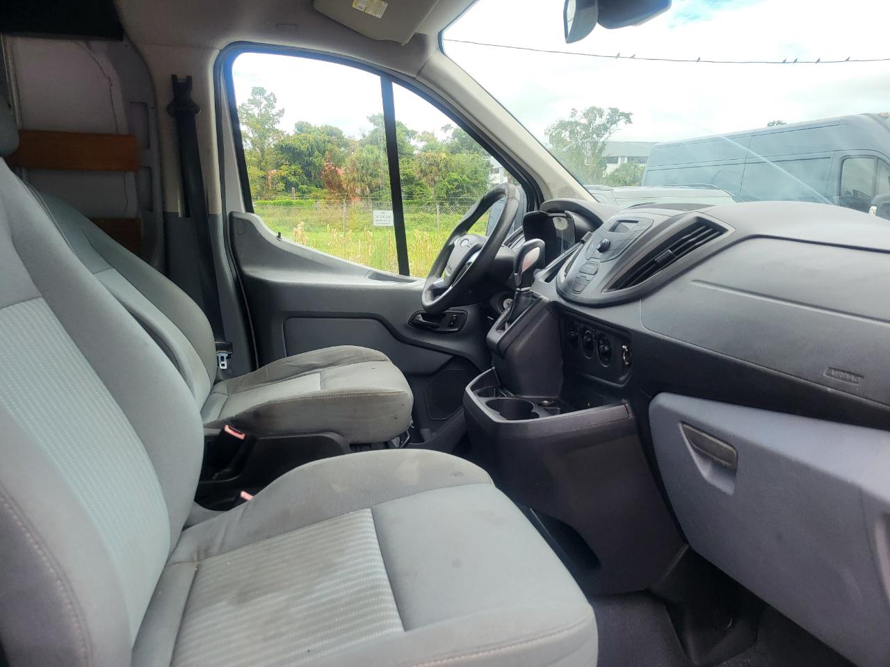 Ford Transit 250 Van Low Roof 60/40 Pass.130-in. WB 2016