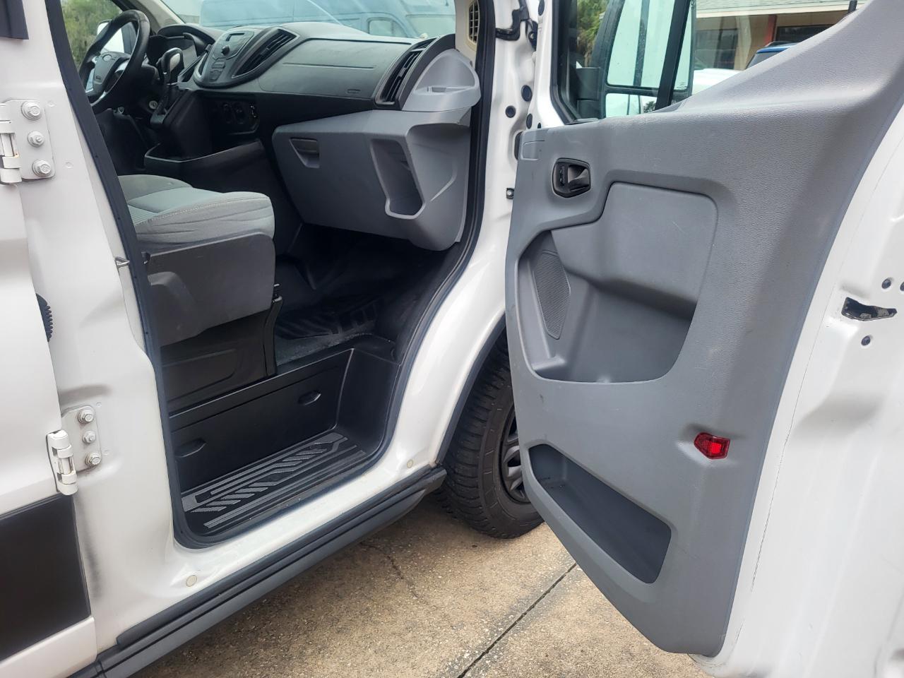 Ford Transit 250 Van Low Roof 60/40 Pass.130-in. WB 2016
