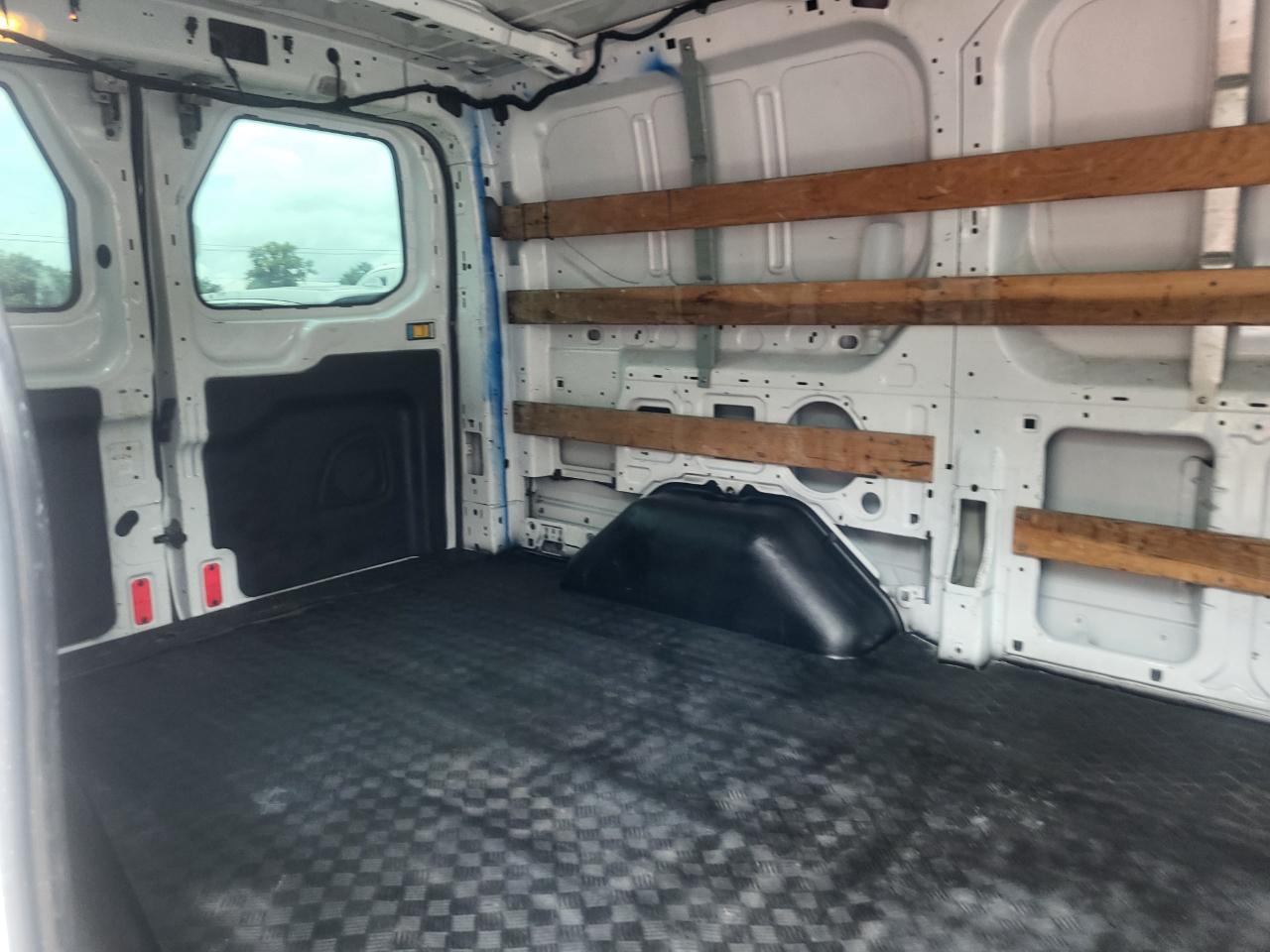 Ford Transit 250 Van Low Roof 60/40 Pass.130-in. WB 2016