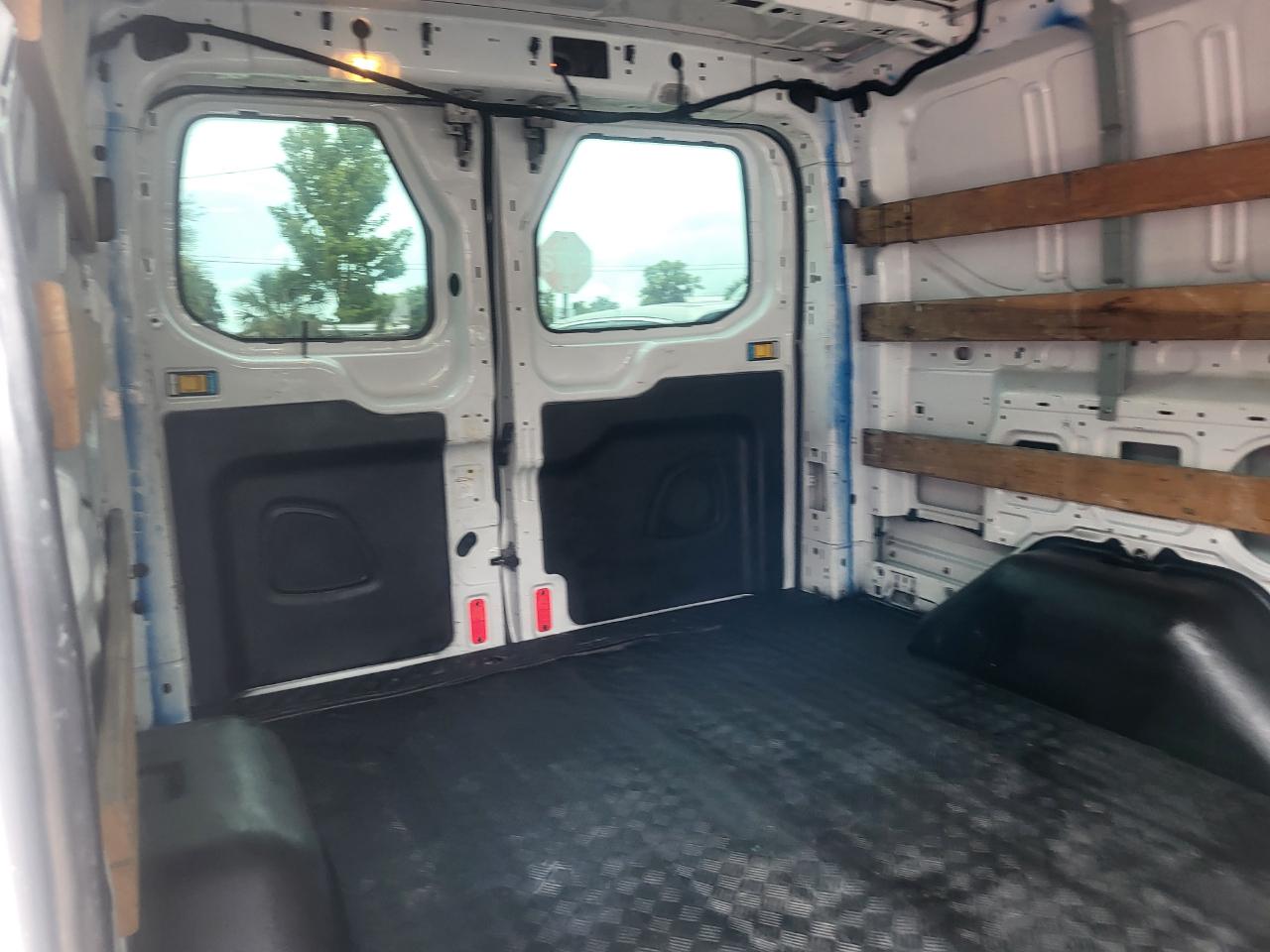 Ford Transit 250 Van Low Roof 60/40 Pass.130-in. WB 2016