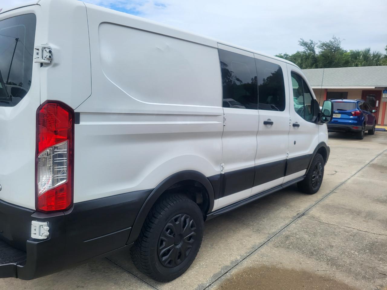 Ford Transit 250 Van Low Roof 60/40 Pass.130-in. WB 2016
