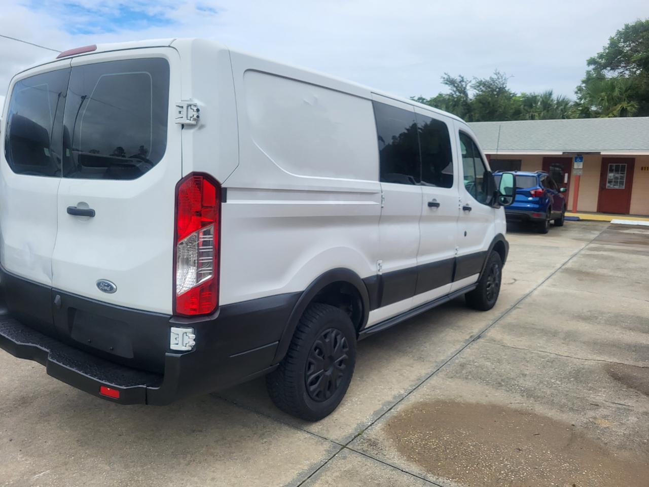 Ford Transit 250 Van Low Roof 60/40 Pass.130-in. WB 2016
