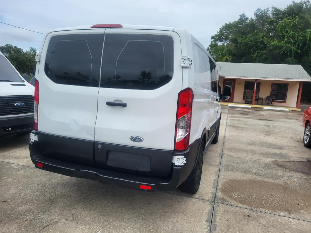Ford Transit 250 Van Low Roof 60/40 Pass.130-in. WB 2016