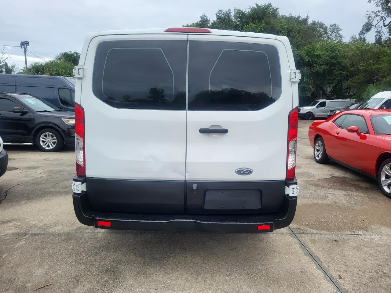 Ford Transit 250 Van Low Roof 60/40 Pass.130-in. WB 2016