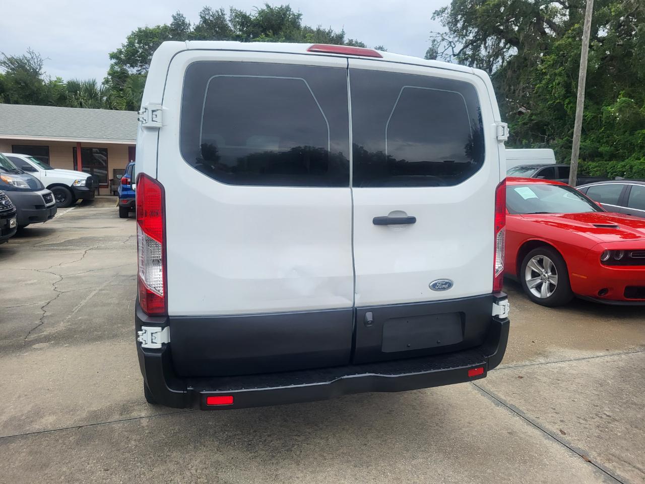Ford Transit 250 Van Low Roof 60/40 Pass.130-in. WB 2016
