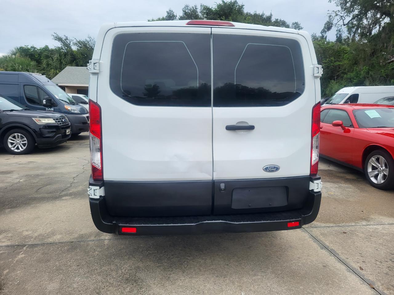 Ford Transit 250 Van Low Roof 60/40 Pass.130-in. WB 2016