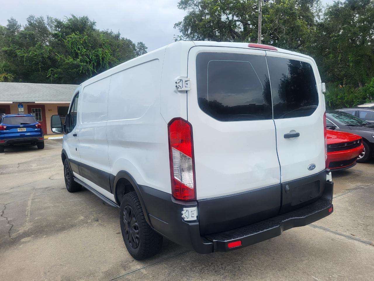 Ford Transit 250 Van Low Roof 60/40 Pass.130-in. WB 2016