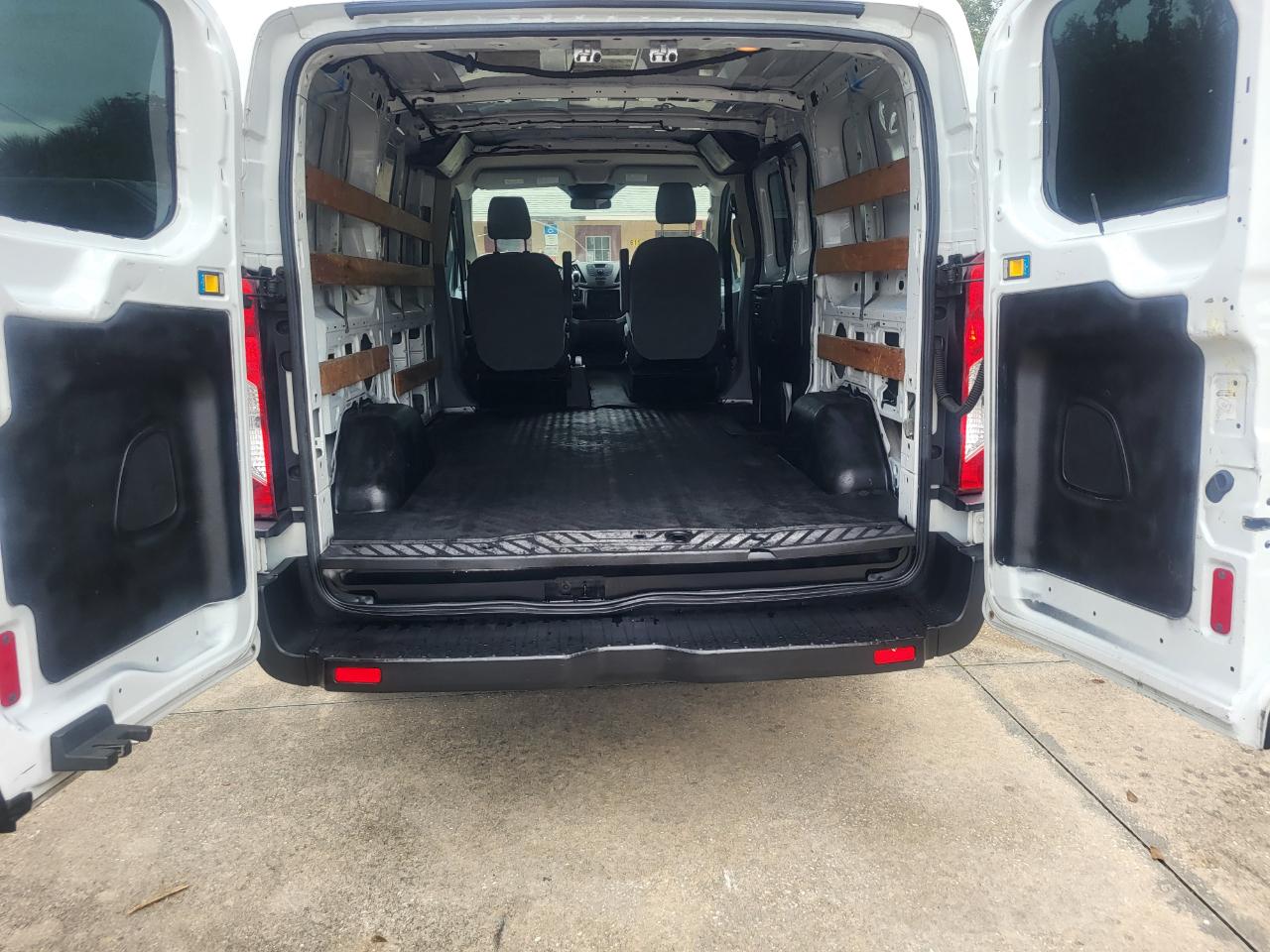 Ford Transit 250 Van Low Roof 60/40 Pass.130-in. WB 2016