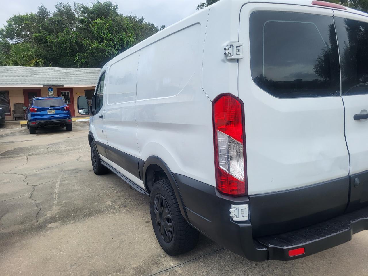 Ford Transit 250 Van Low Roof 60/40 Pass.130-in. WB 2016