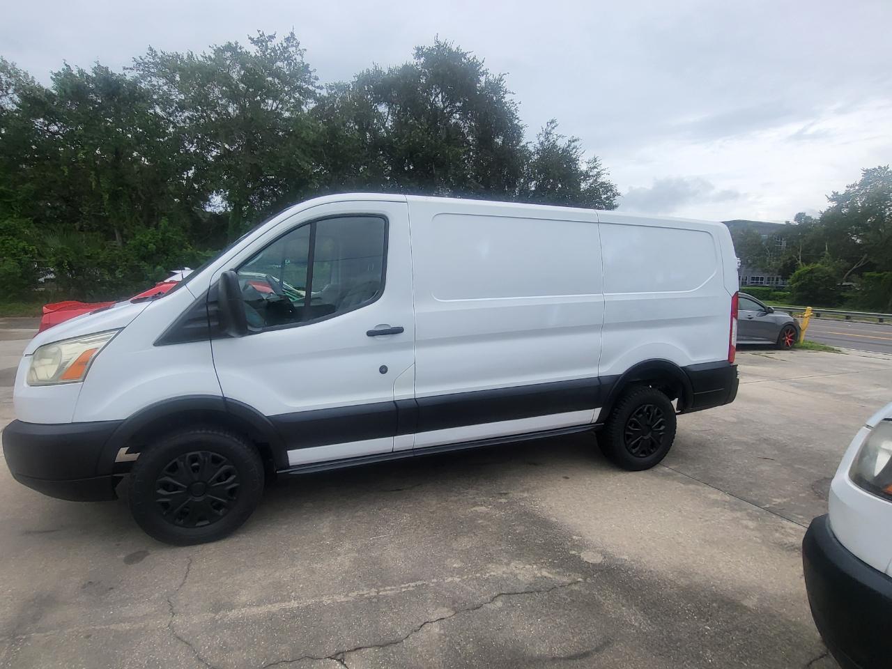 Ford Transit 250 Van Low Roof 60/40 Pass.130-in. WB 2016