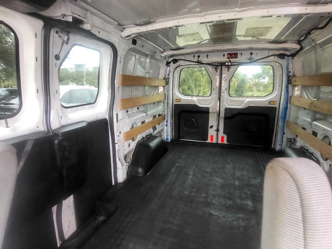 Ford Transit 250 Van Low Roof 60/40 Pass.130-in. WB 2016