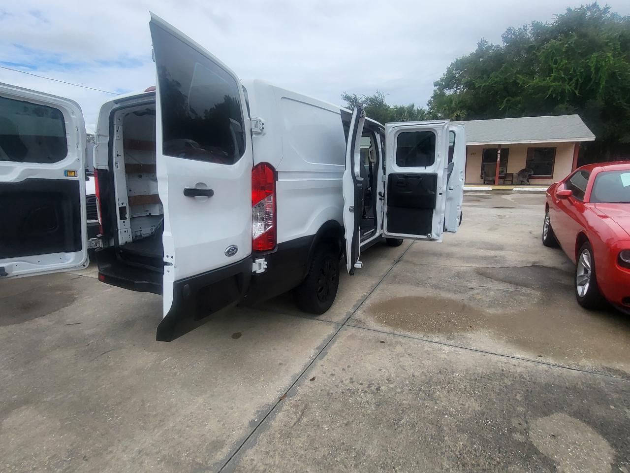 Ford Transit 250 Van Low Roof 60/40 Pass.130-in. WB 2016