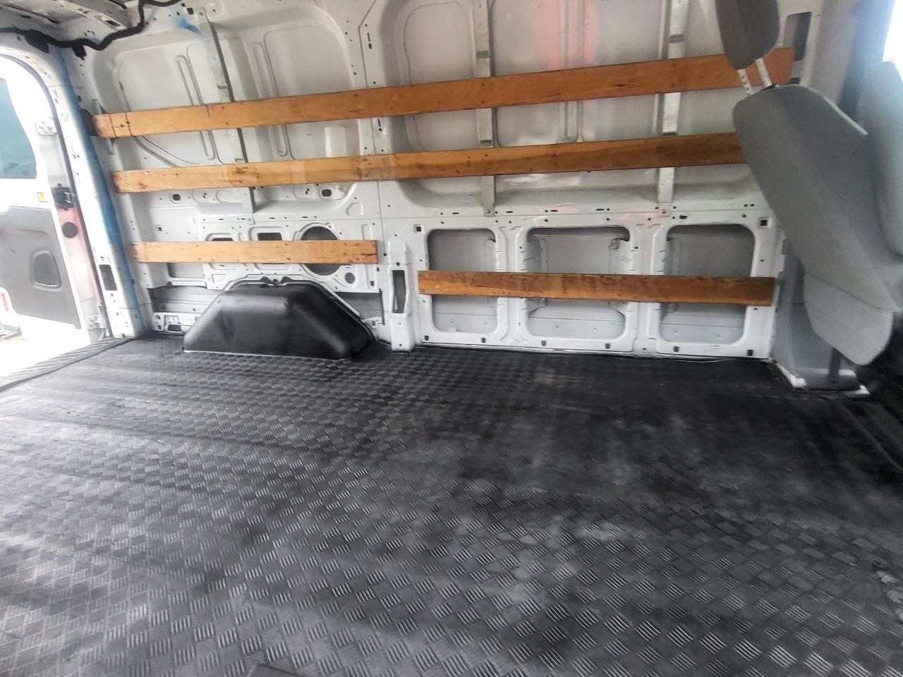 Ford Transit 250 Van Low Roof 60/40 Pass.130-in. WB 2016