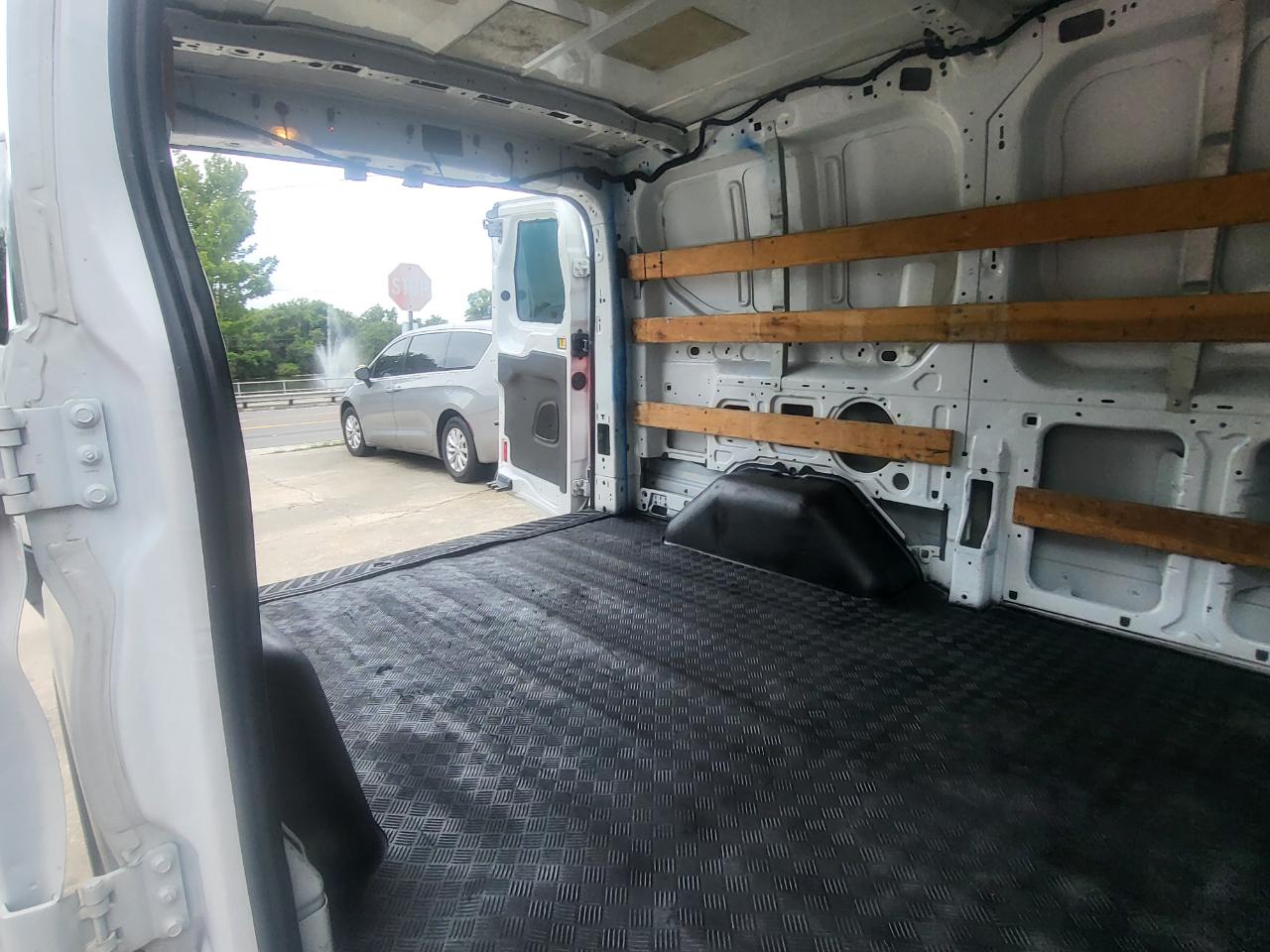 Ford Transit 250 Van Low Roof 60/40 Pass.130-in. WB 2016