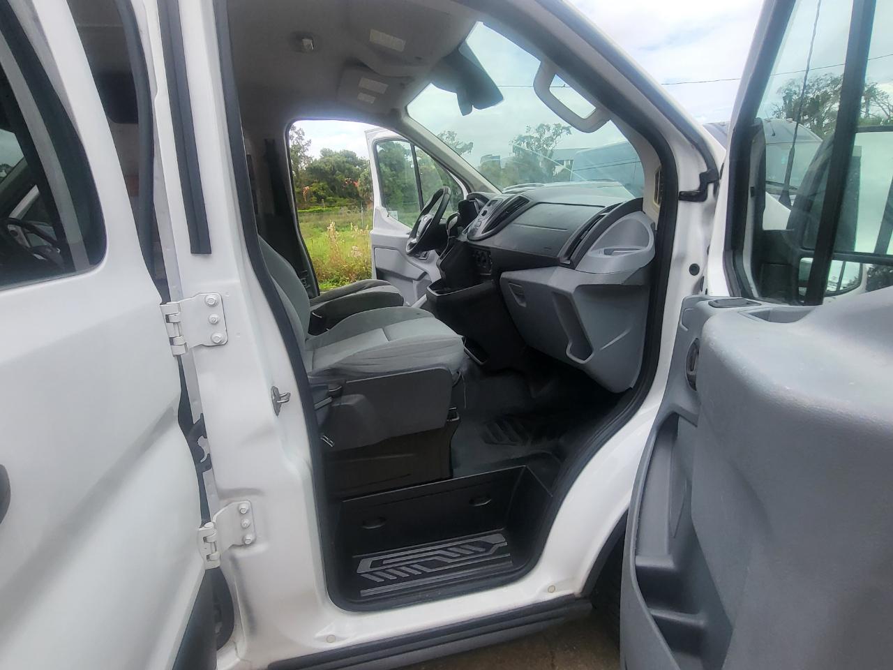 Ford Transit 250 Van Low Roof 60/40 Pass.130-in. WB 2016
