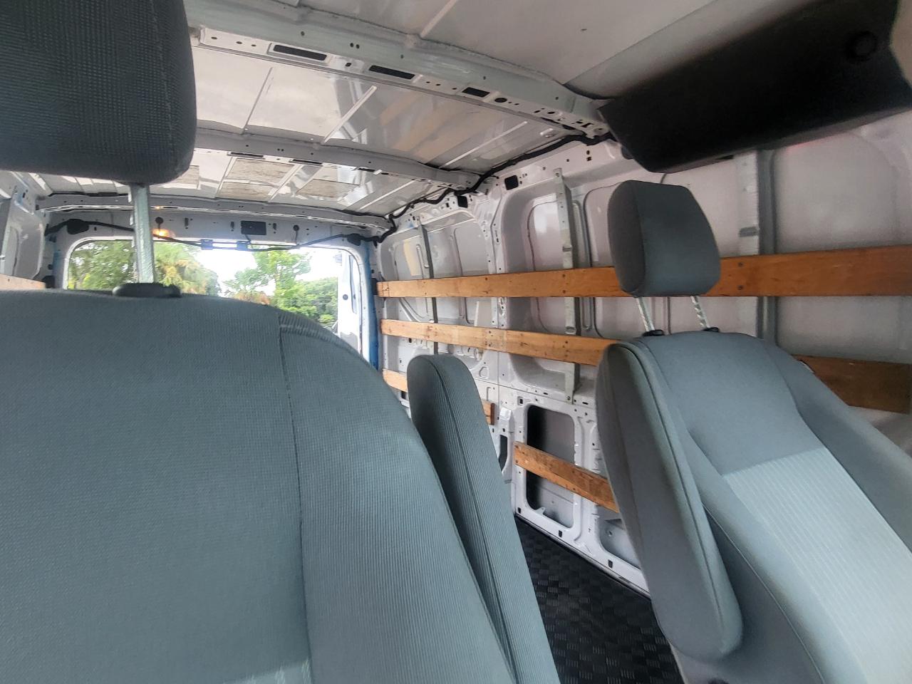 Ford Transit 250 Van Low Roof 60/40 Pass.130-in. WB 2016