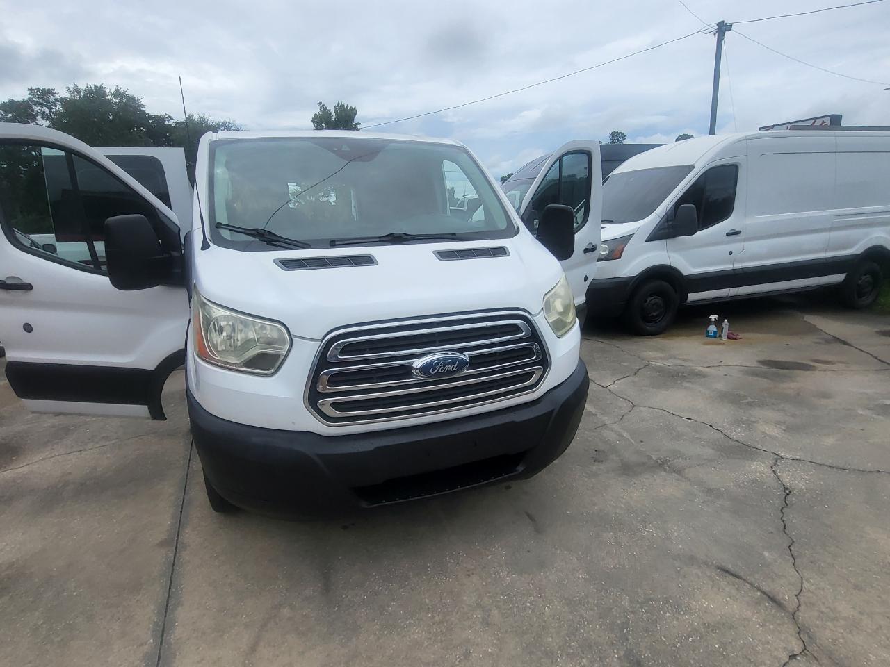 Ford Transit 250 Van Low Roof 60/40 Pass.130-in. WB 2016