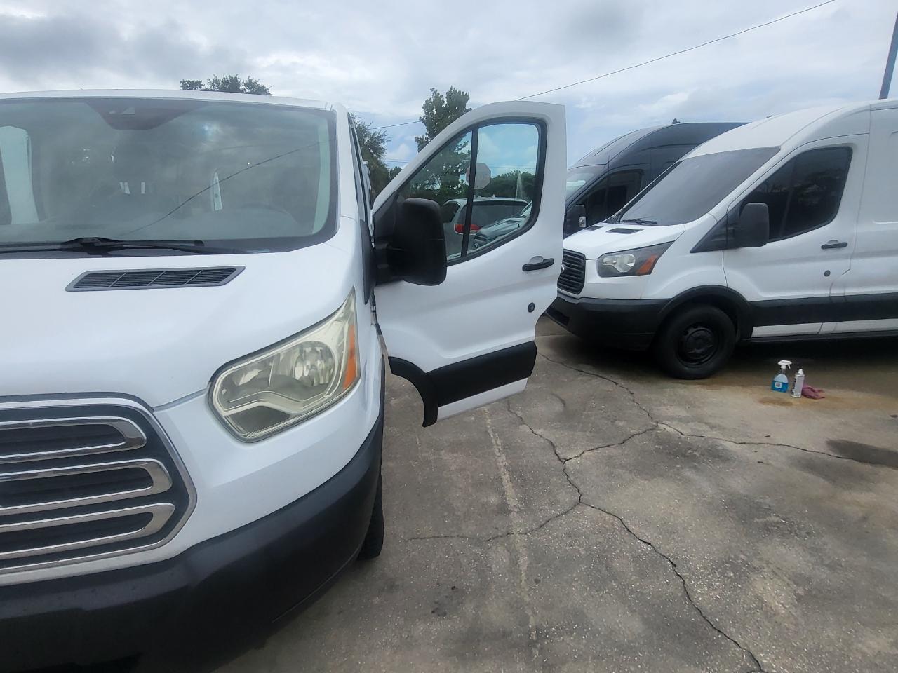 Ford Transit 250 Van Low Roof 60/40 Pass.130-in. WB 2016