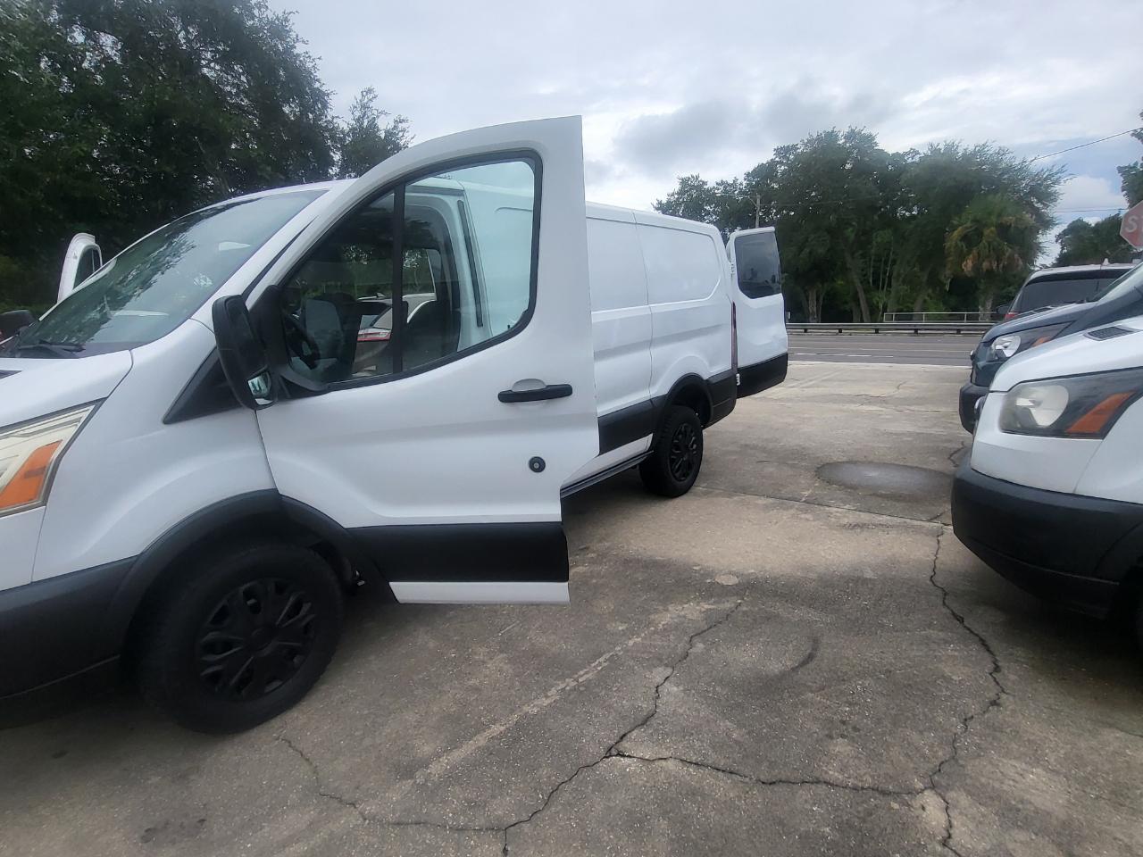 Ford Transit 250 Van Low Roof 60/40 Pass.130-in. WB 2016