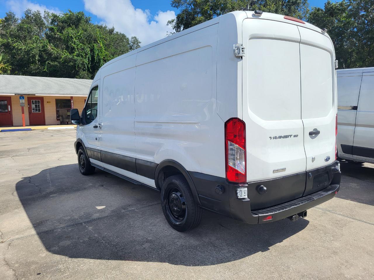 Ford Transit 150 Van Med. Roof w/Sliding Pass. 148-in. WB 2016